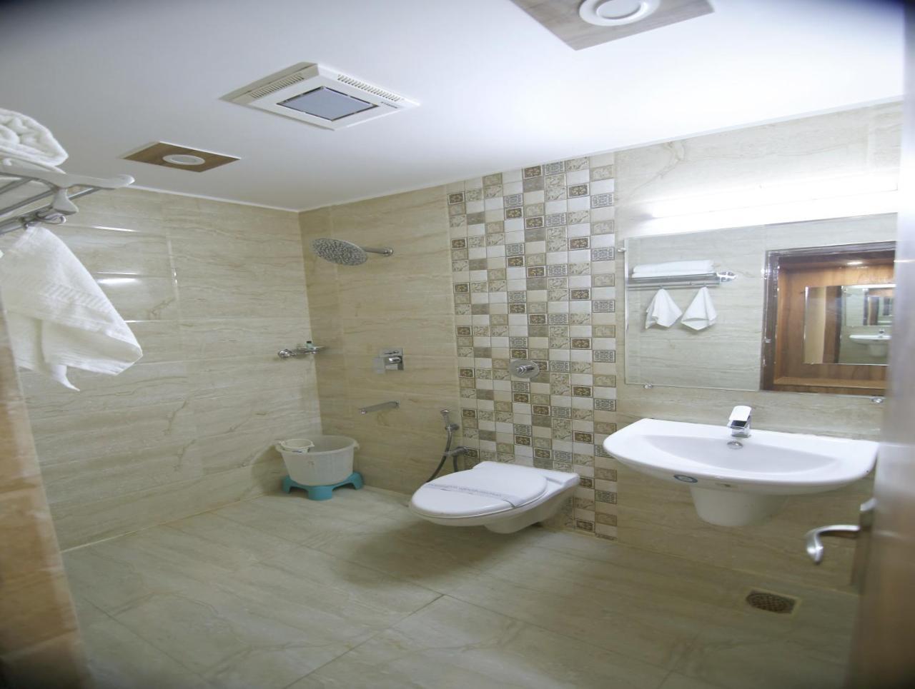 Hotel Sheetal Regency,Near Janambhumi Mathura Zewnętrze zdjęcie